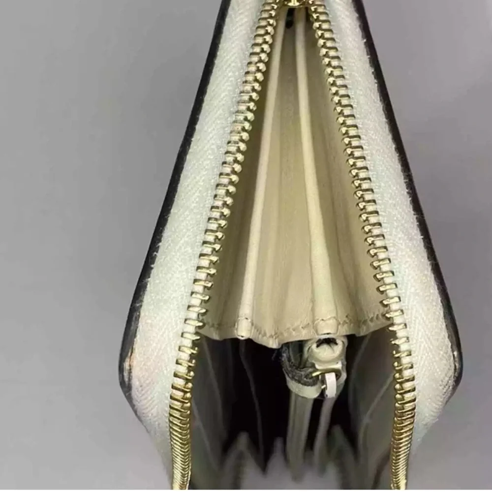 Authentic GUCCI Sylvie cream leather and stripe gold buckle wallet - Picture 11 of 16